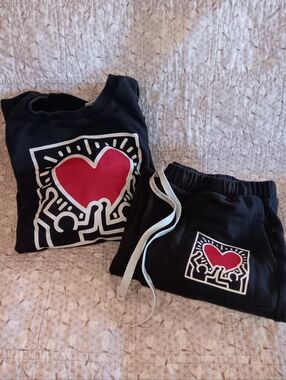 Women's Black Sweatshirt & Sweat Pants Set with Red Heart Graphic